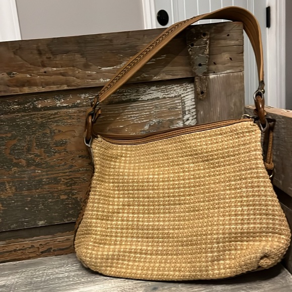 Fossil Woven Shoulder Bag
Purse Beige Leather Trim
Striped Lining - Picture 2 of 12